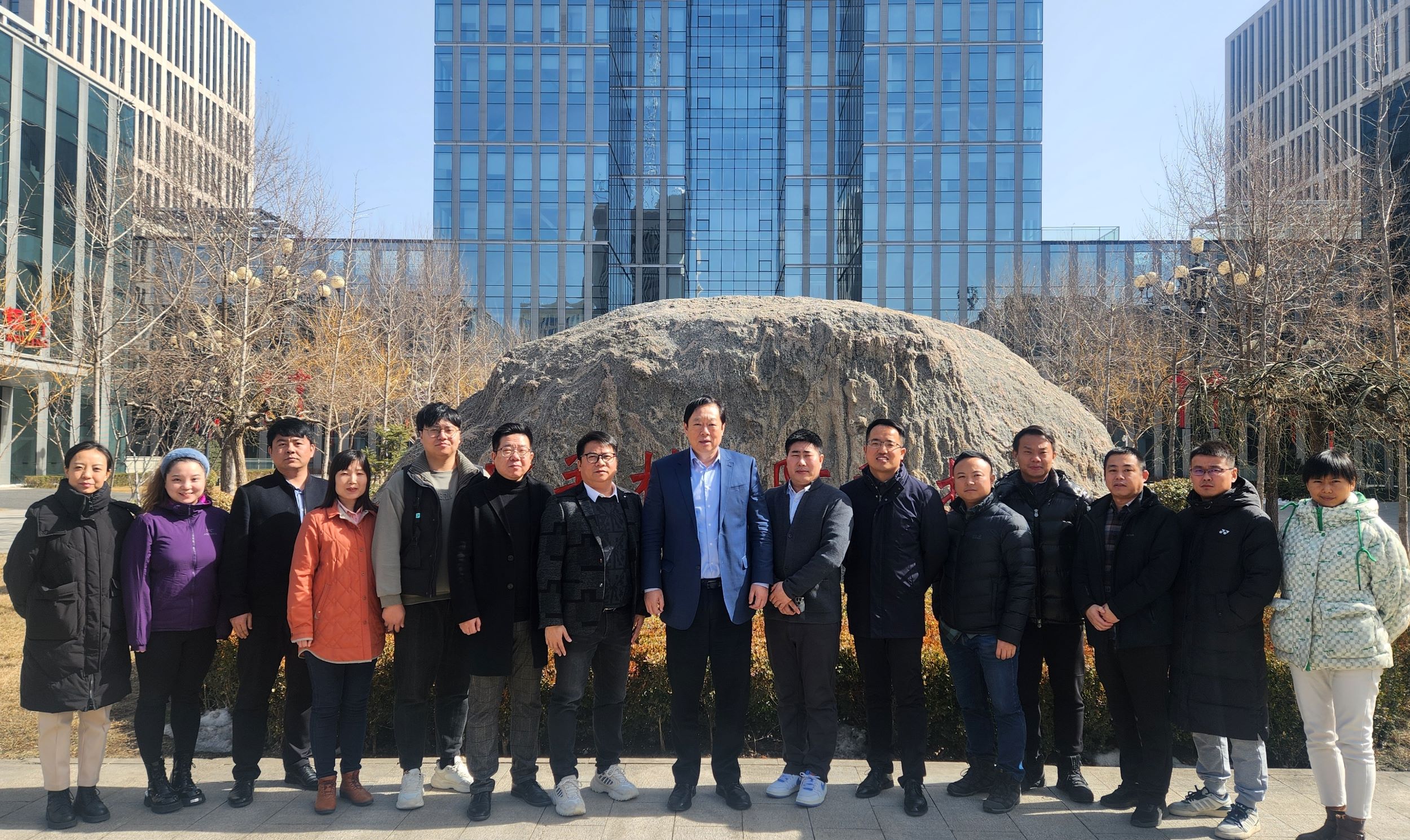 九游online入口经营会议确立发展新篇章 三驾马车领航未来